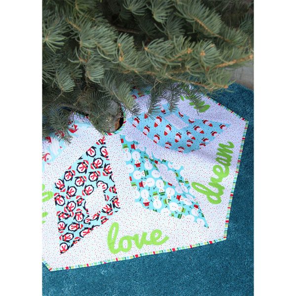 Kringle Crossing Tree Skirt & Table Topper Pattern Online - Image 2